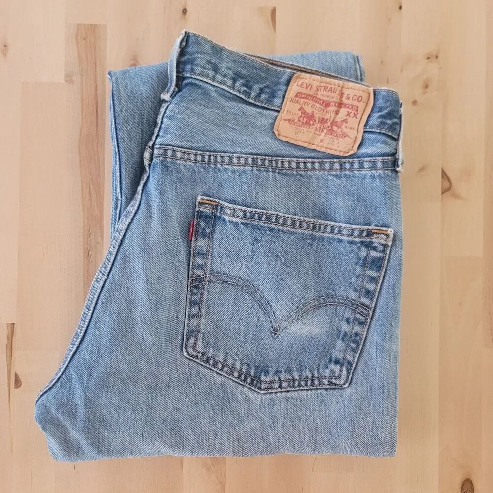 Levis title vintage